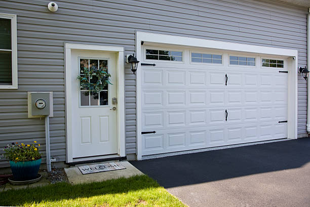 24/7 Emergency Garage Door Panel Replacement experts in Finderne, NJ
